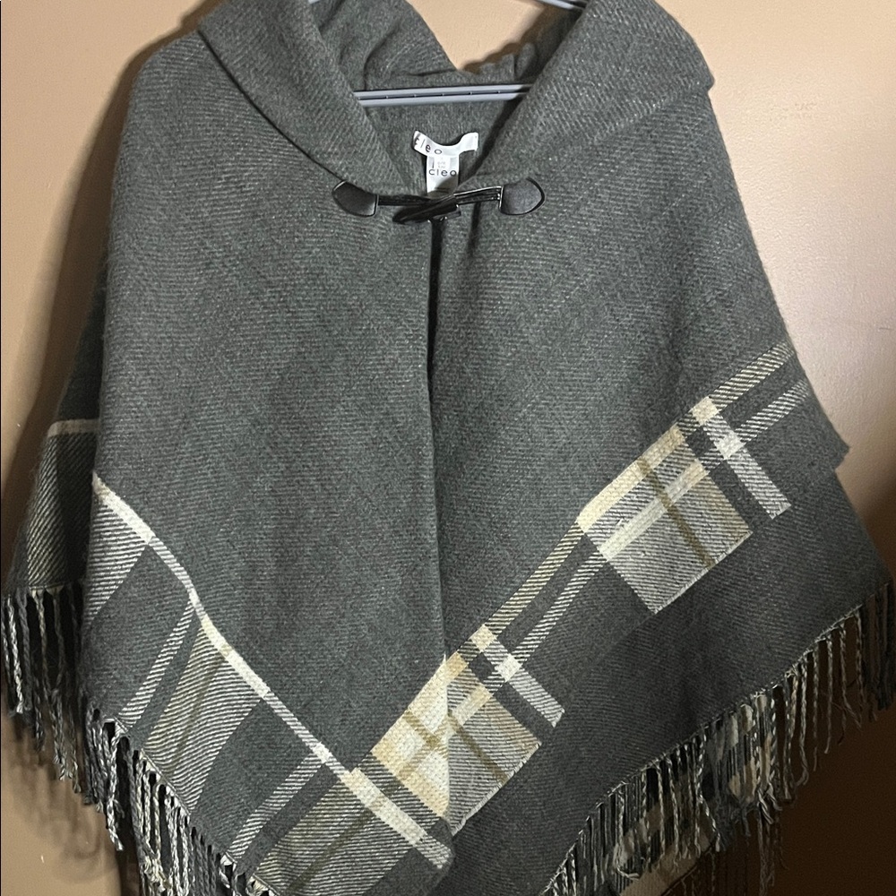 😄Cleo Osfm Cape shawl fringed soft one button closure